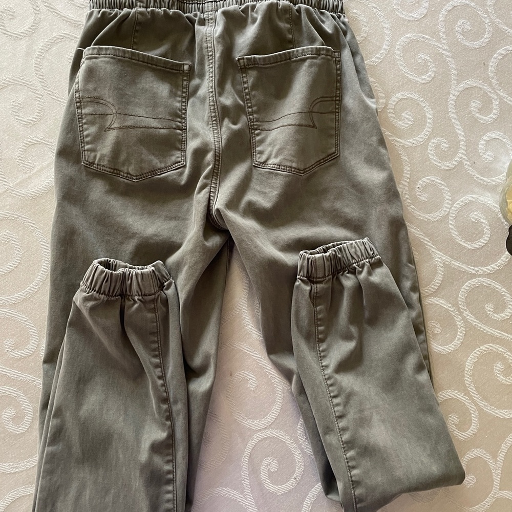 American Eagle Ladies Joggers Size M.